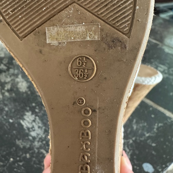 White wedge sandals - Picture 3 of 3